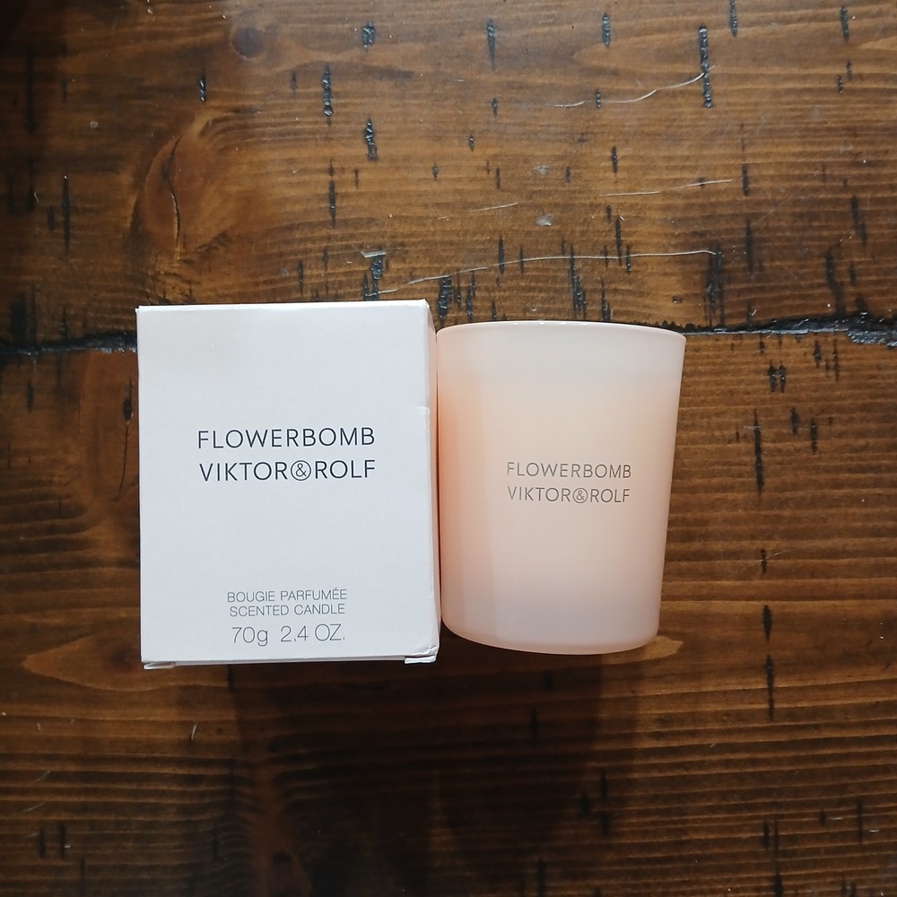 BNIB Viktor & Rolf Flowerbomb 2.4 oz candle floral feminine chic soft glass